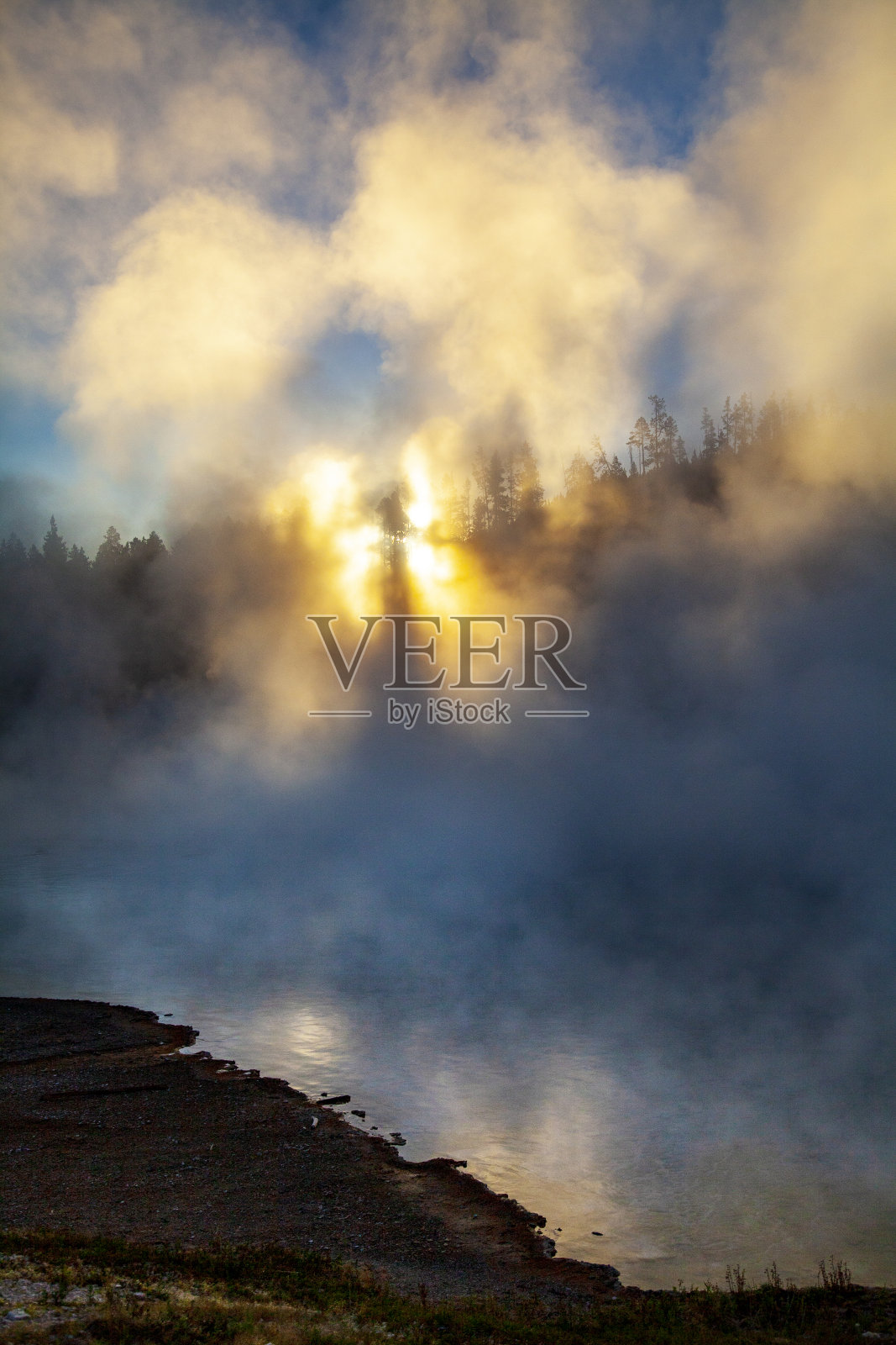 黄石的间歇泉和热泉照片摄影图片