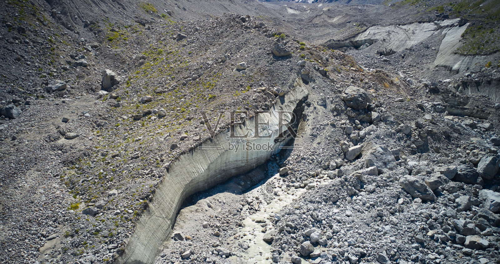 厄尔布鲁斯山区的冰碛照片摄影图片