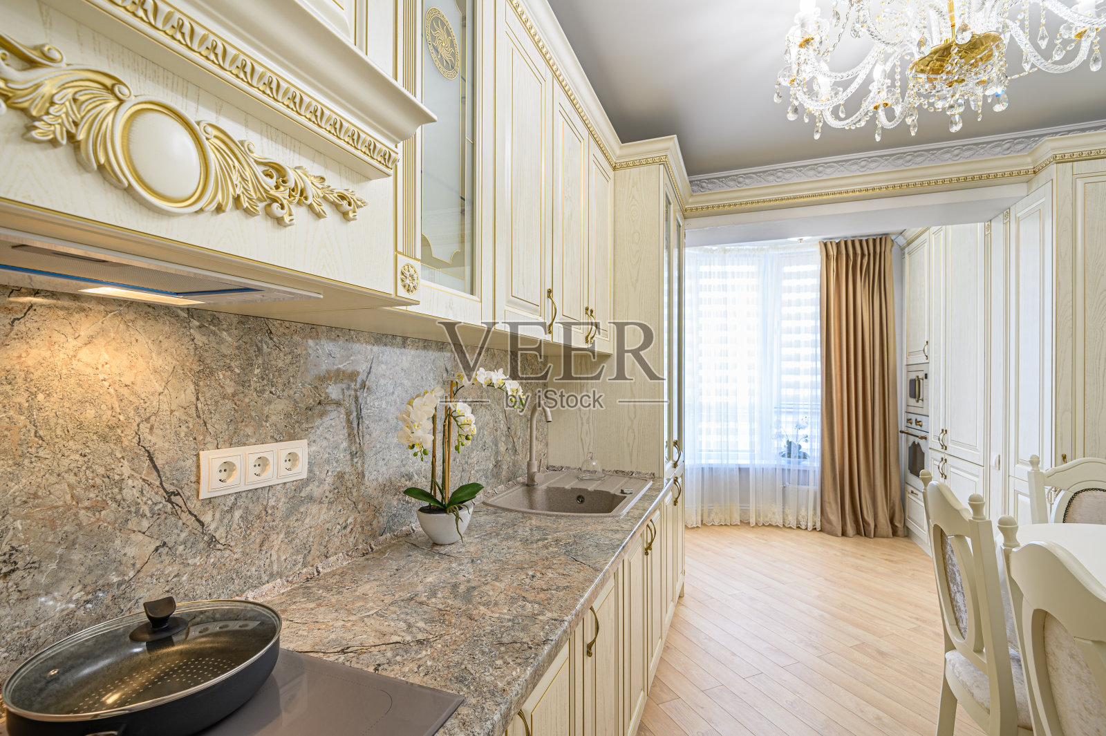 奢华现代新古典米色厨房内部照片摄影图片