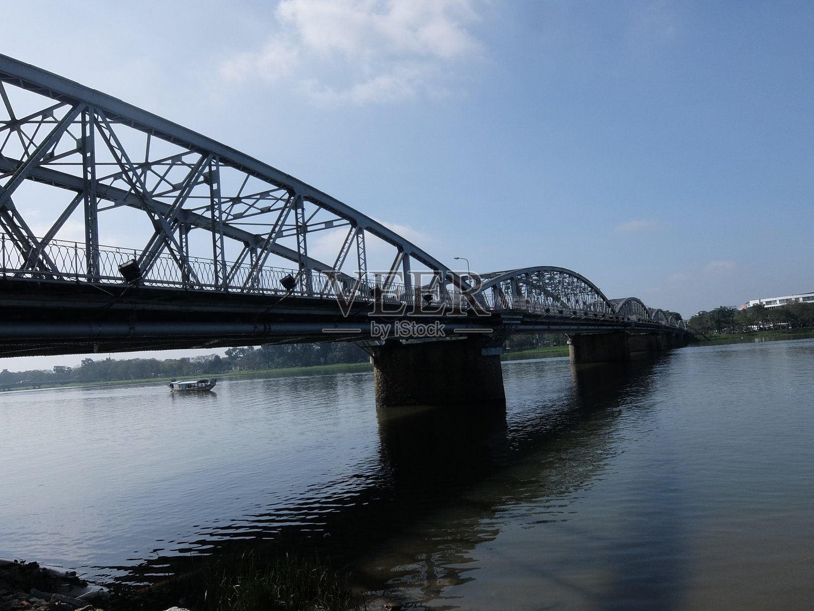 顺化河在阳光明媚的天气照片摄影图片