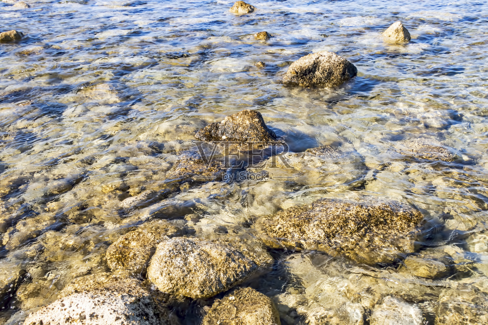 以夏季海滨海景为背景照片摄影图片