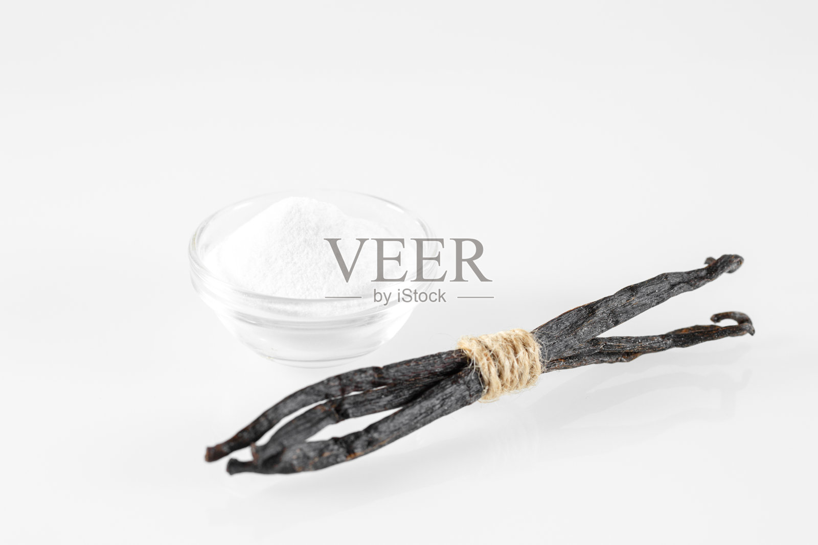 香草糖孤立在白色的背景。照片摄影图片