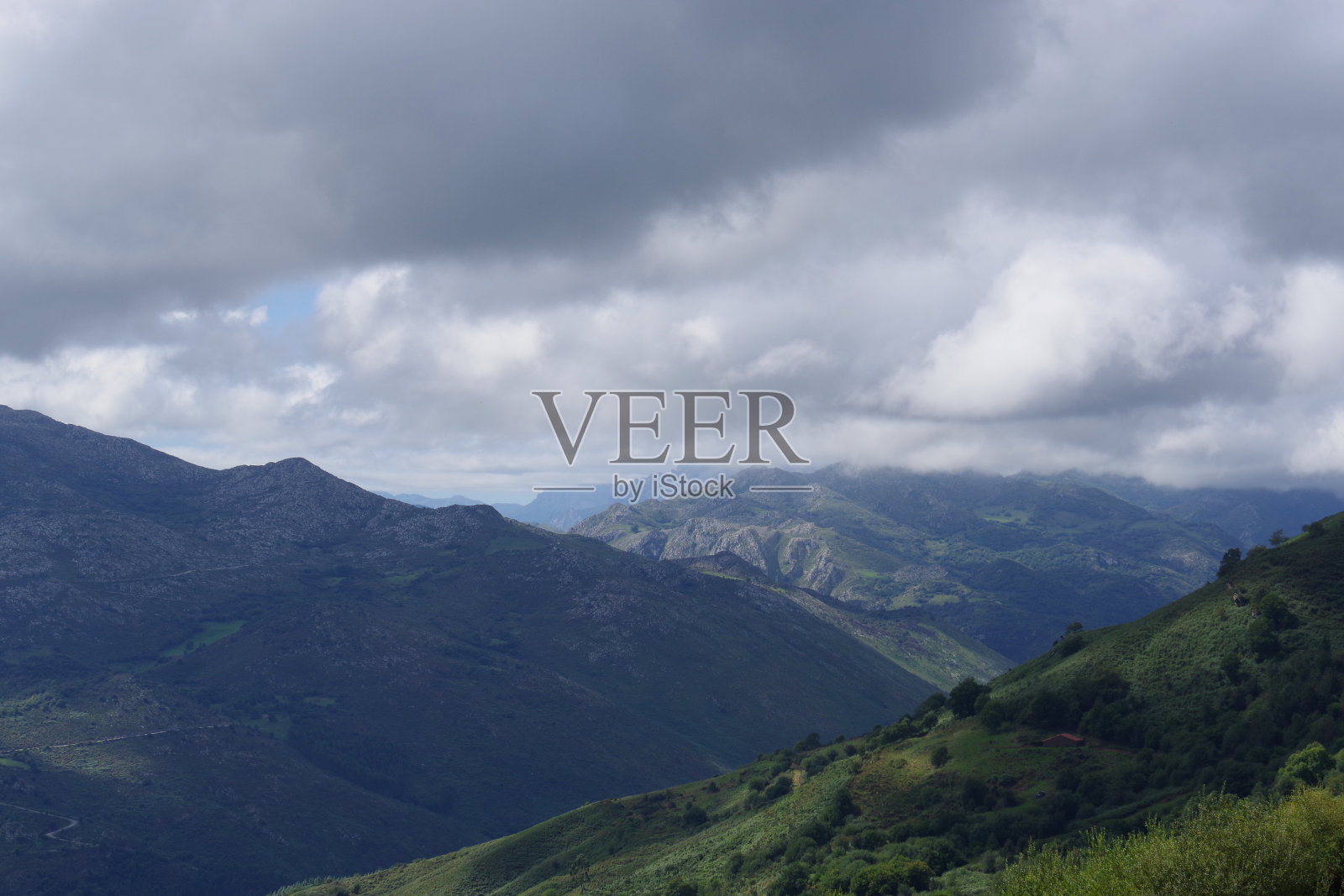 山顶的景色照片摄影图片