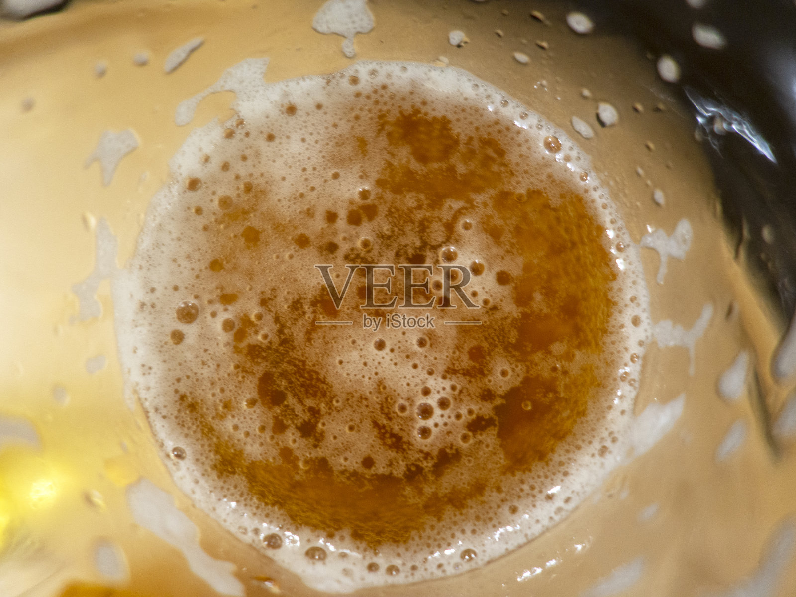 美丽的啤酒，冰凉，放松在玻璃杯里照片摄影图片