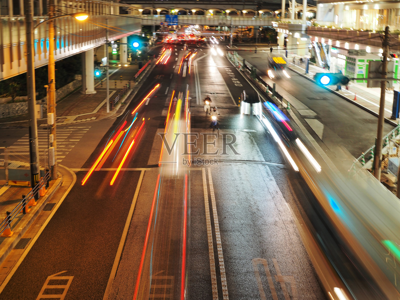 冲绳公路夜间交通繁忙照片摄影图片