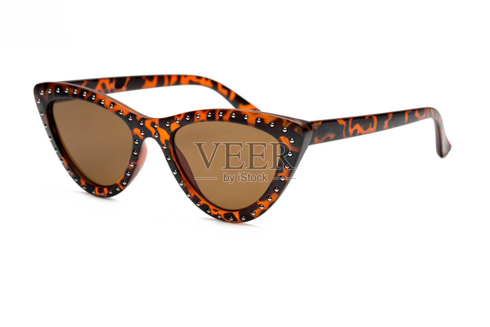 迷人的女人的太阳镜孤立在白色的背景。照片摄影图片