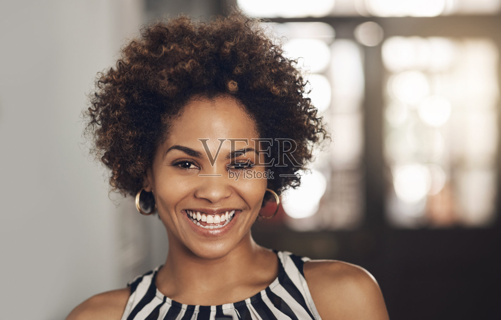 以积极和专业精神追求成功照片摄影图片