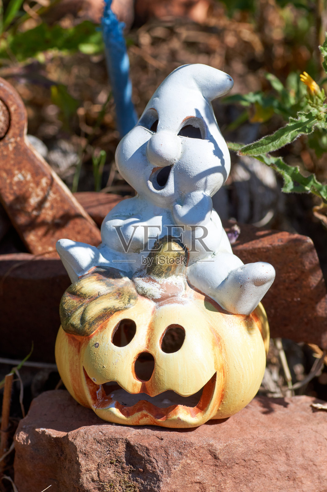 用陶瓷做的闪闪发光的万圣节南瓜照片摄影图片