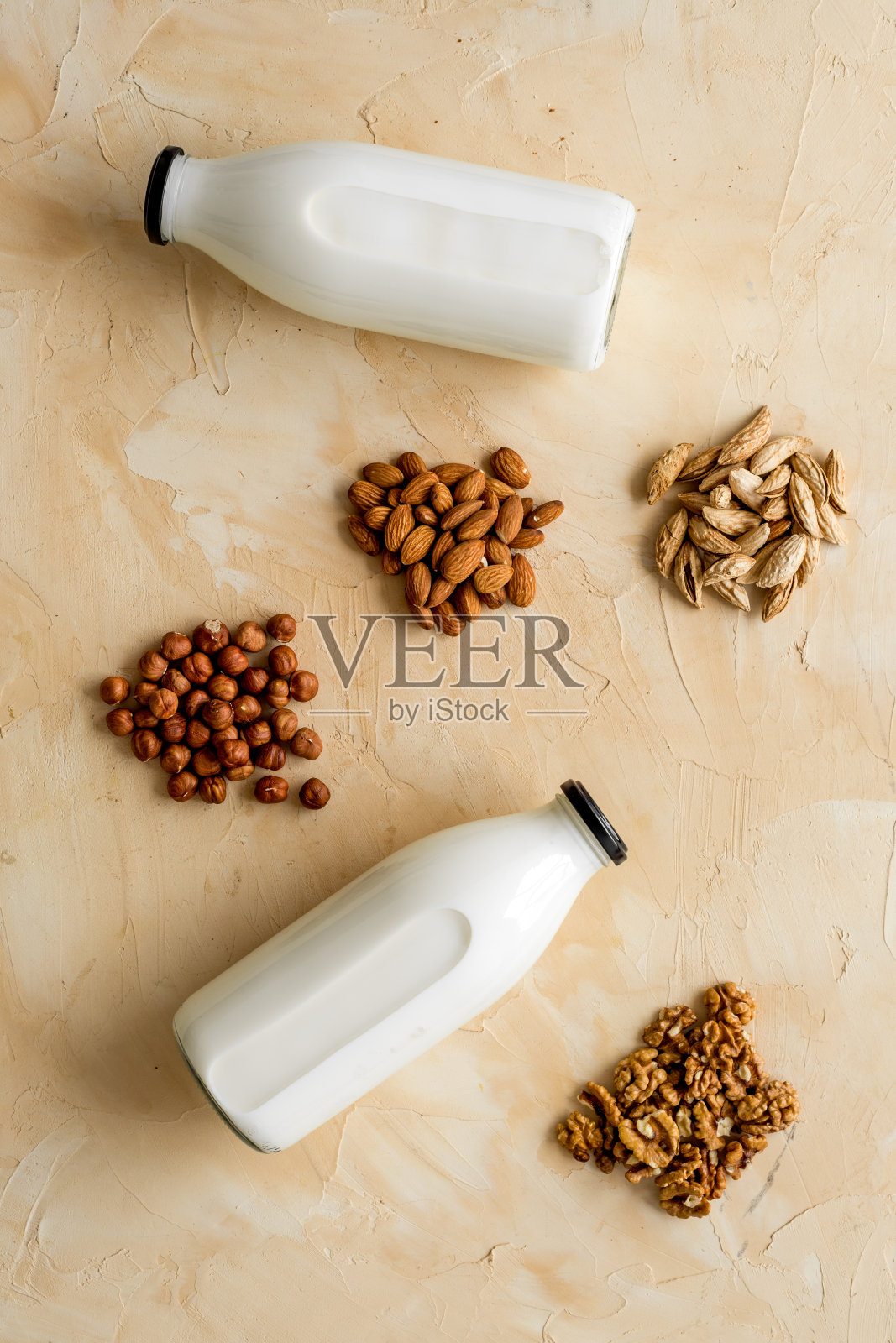 以上观点为非乳制品的替代奶——杏仁榛子核桃奶照片摄影图片