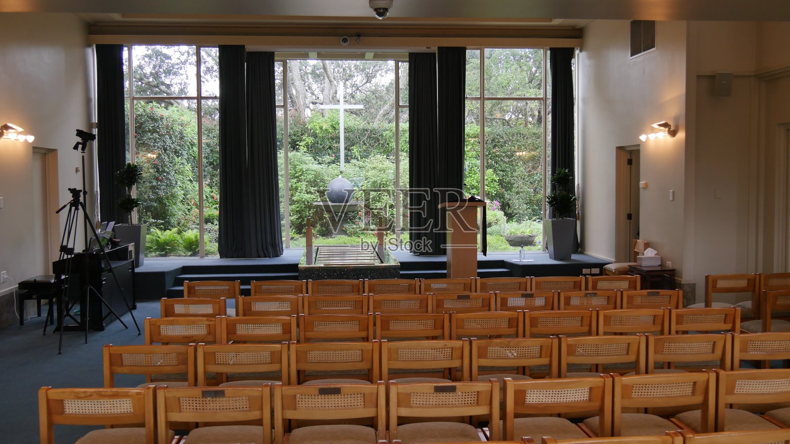 为基督徒或天主教徒的礼拜堂和祭坛拍摄照片摄影图片