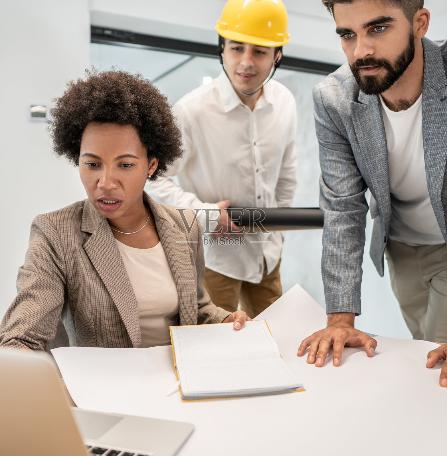 项目中的业务团队照片摄影图片