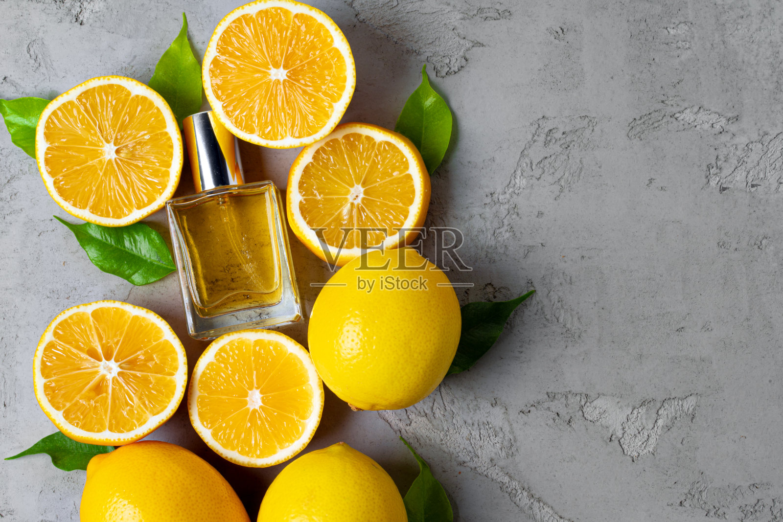 香水和柑橘类水果的美妙组合照片摄影图片