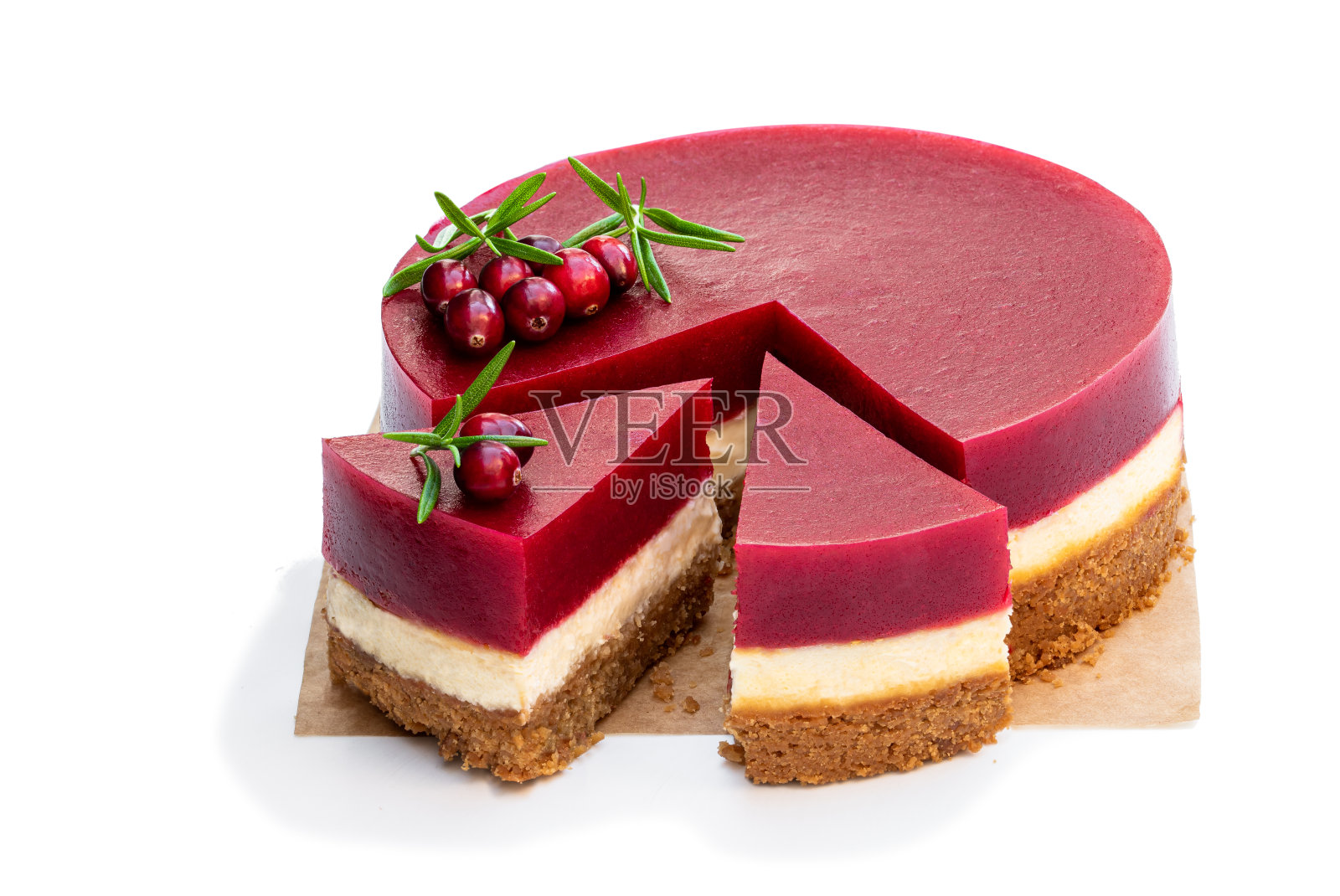 自制的芝士蛋糕，白色的表面有蔓越莓果冻照片摄影图片