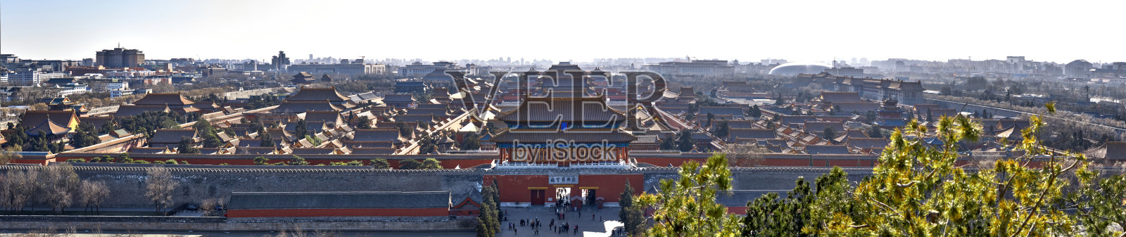 从山上可以看到紫禁城的全景。照片摄影图片