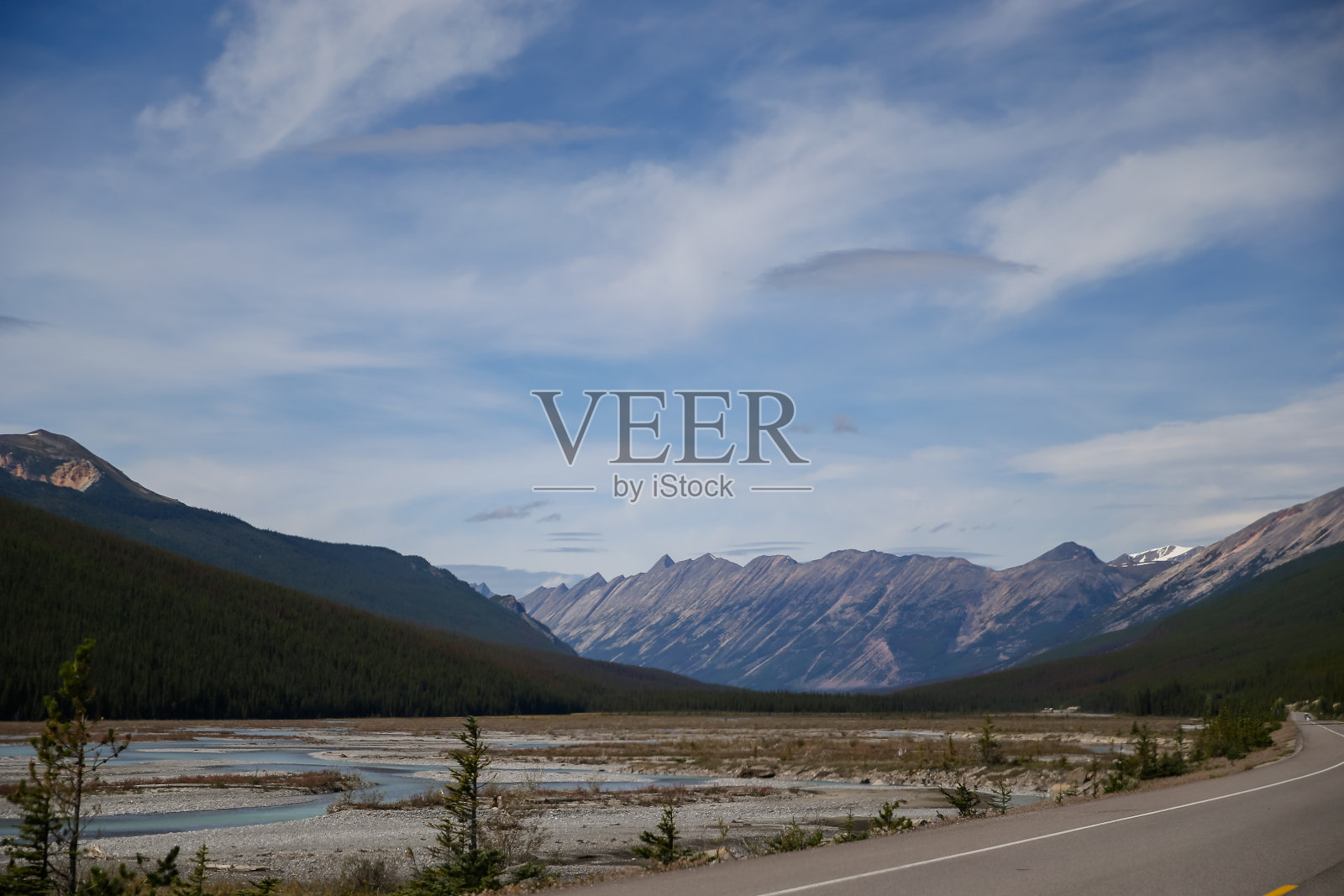 贾斯珀国家公园的落基山脉景观照片摄影图片