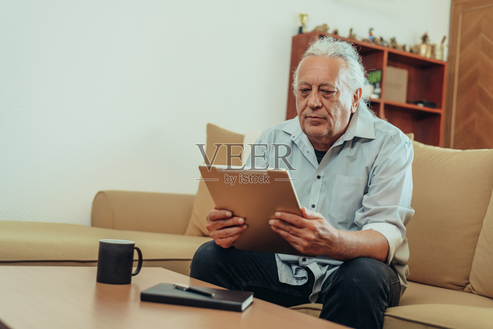 喝咖啡的时候就能和他有一点联系照片摄影图片