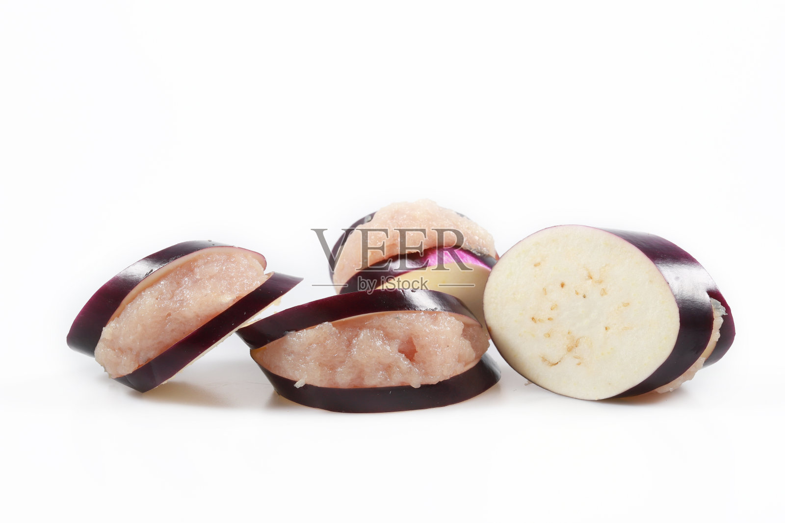 茄子鱼饼孤立在白色背景上照片摄影图片