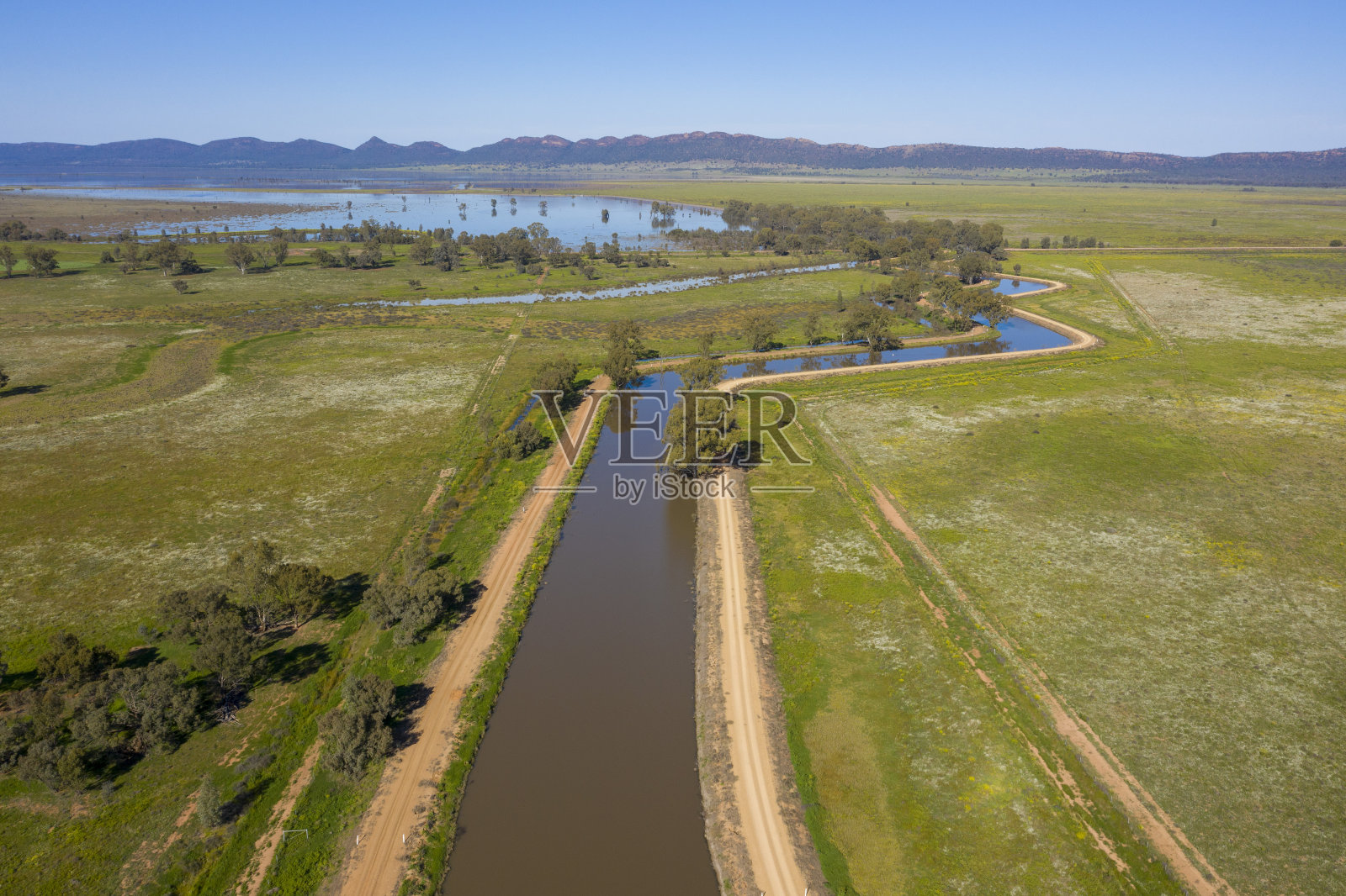 布儒斯特湖。照片摄影图片