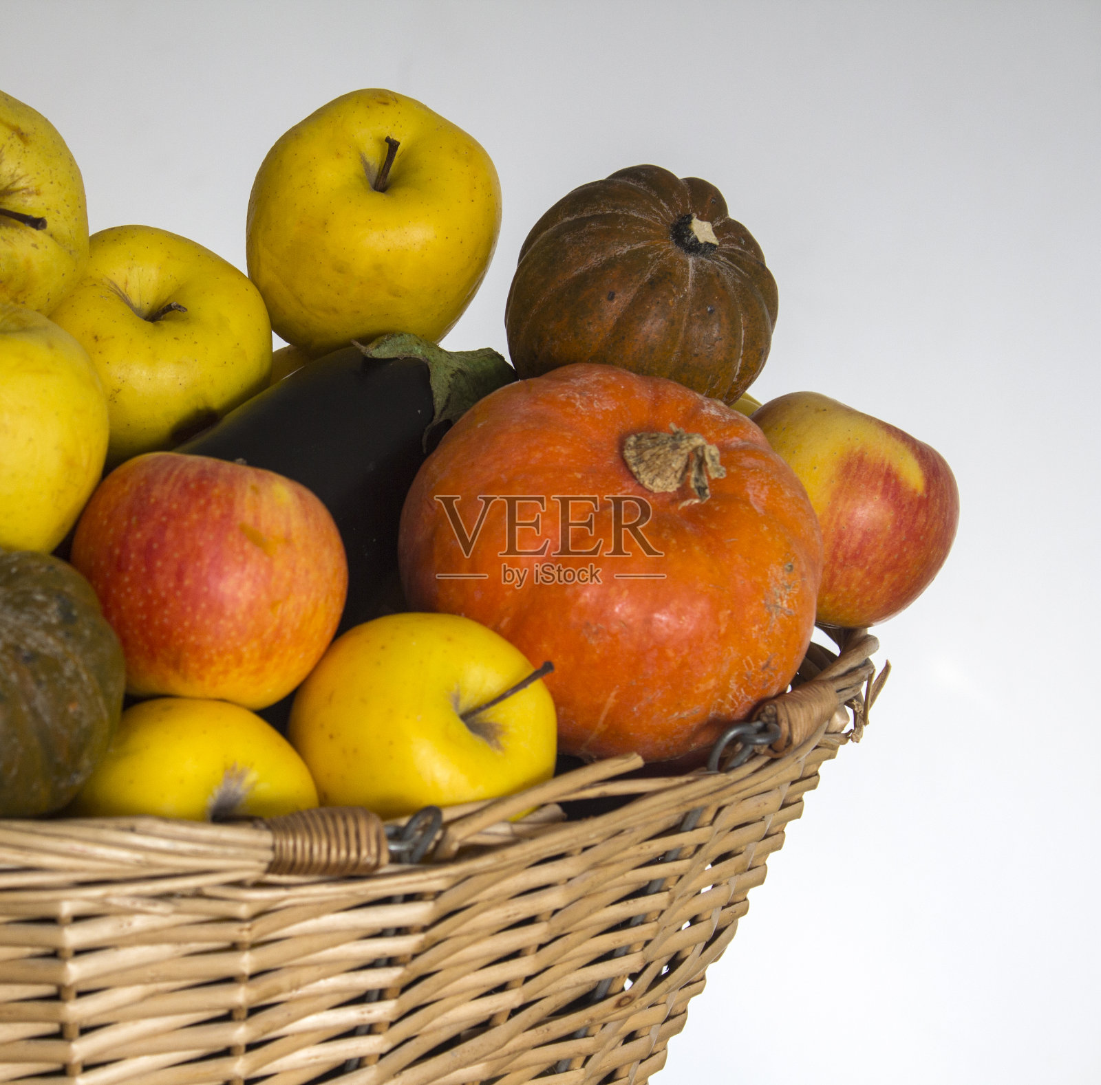 一篮新鲜时令蔬果照片摄影图片