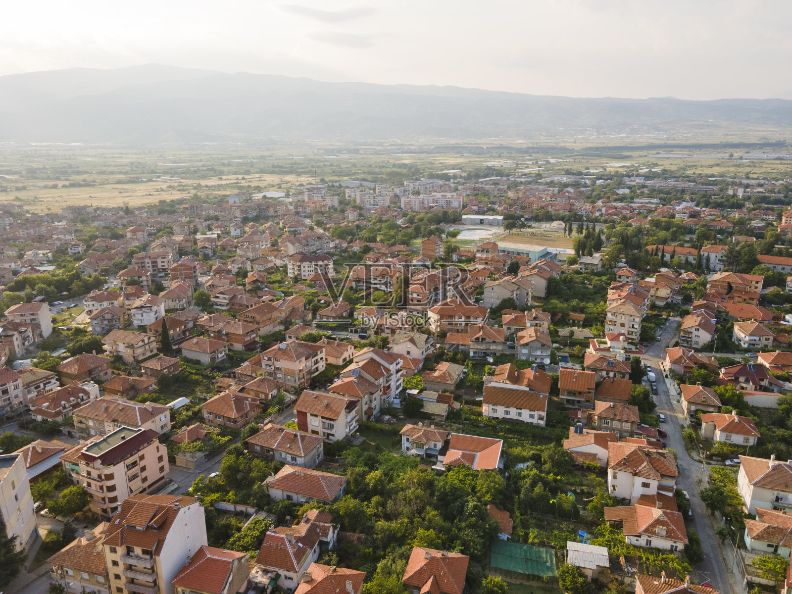 保加利亚佩特里奇镇的空中日落照片摄影图片