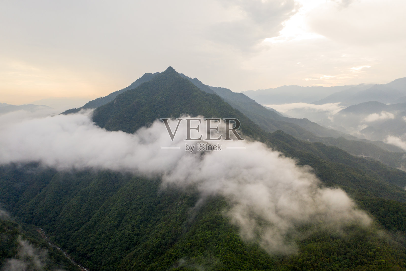 中国山脉，鸟瞰图照片摄影图片