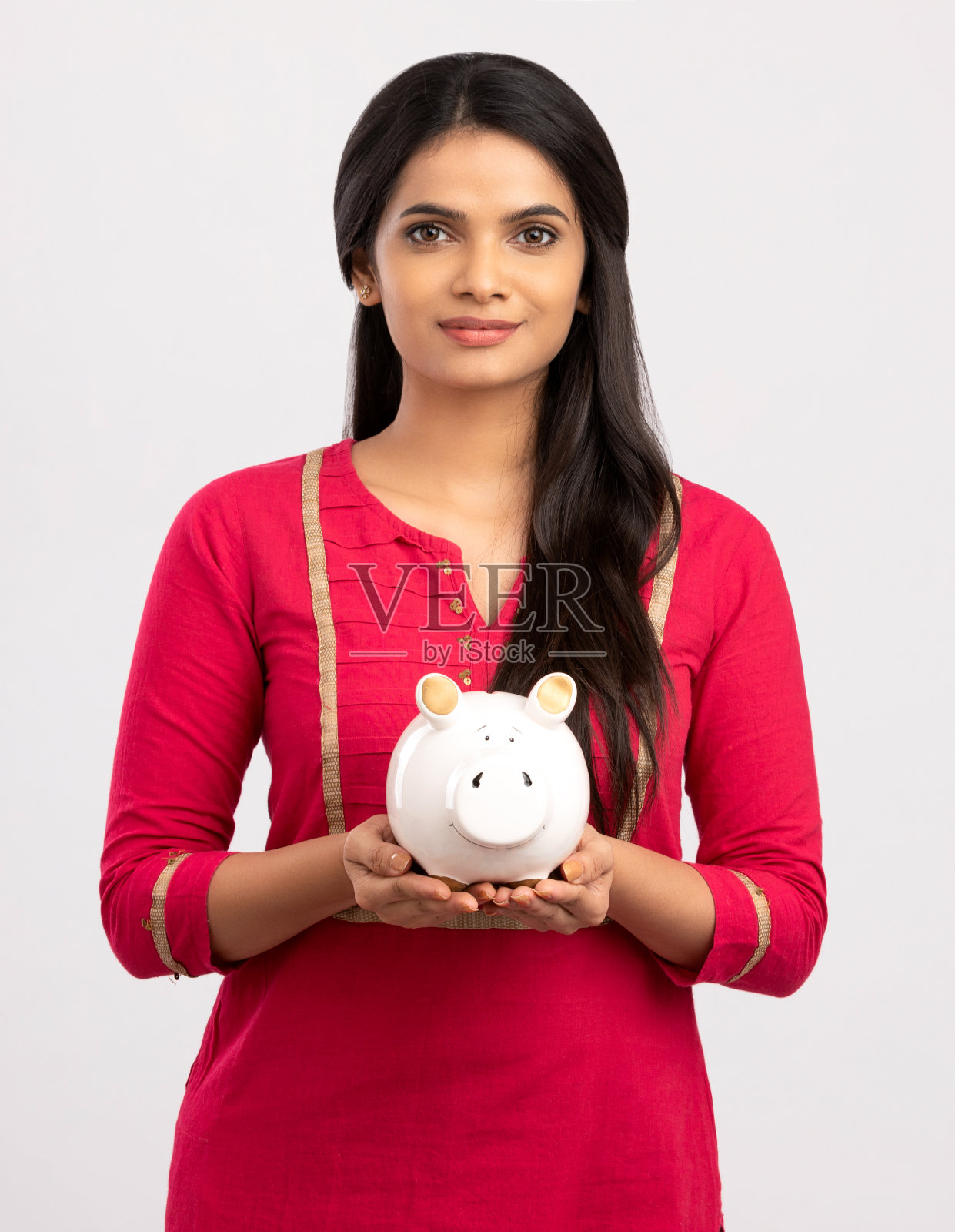 年轻女子存钱罐照片摄影图片