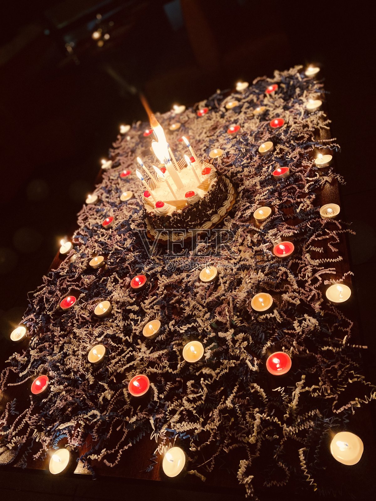 纪念照上的蜡烛照片摄影图片