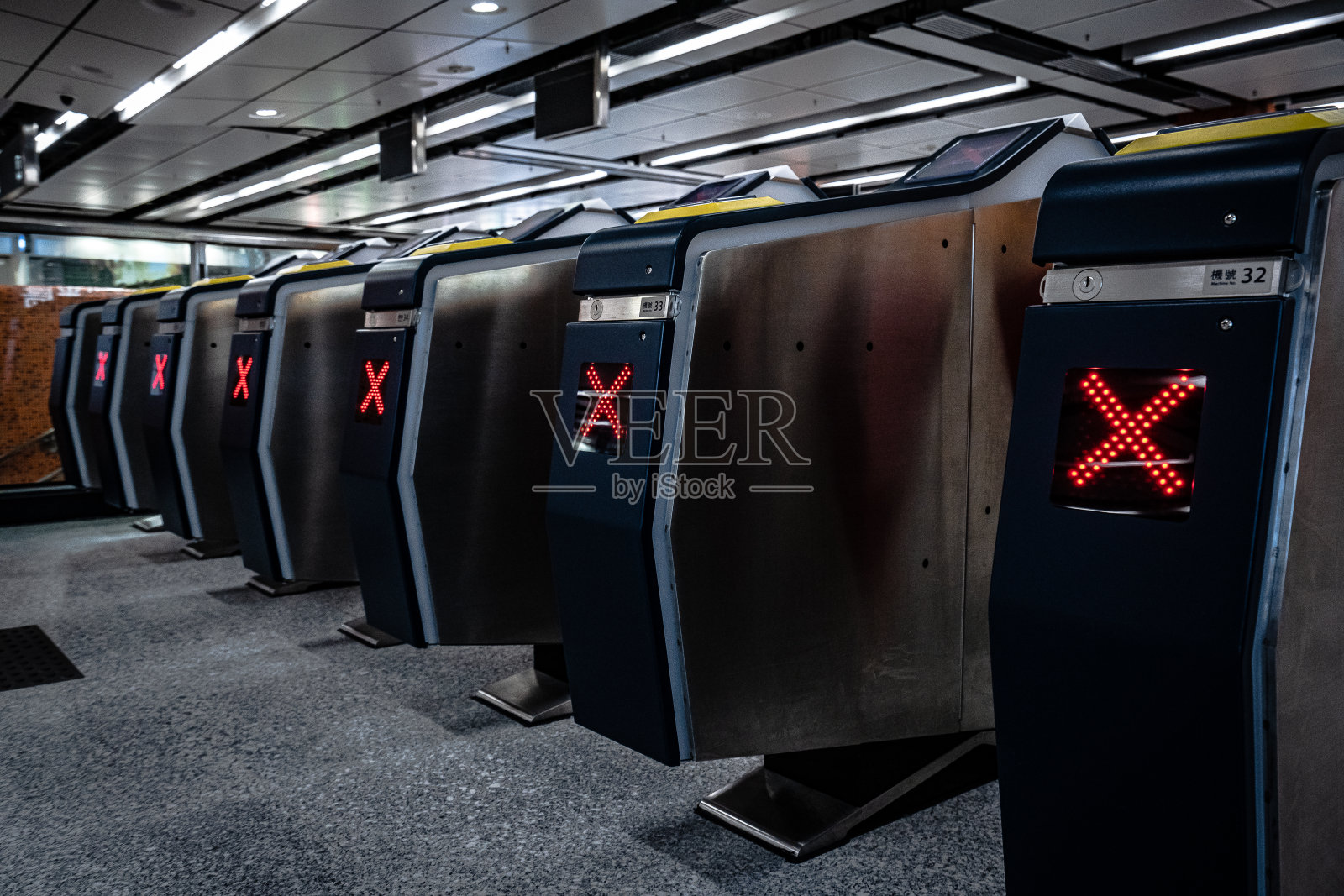 控制入口处的旋转门照片摄影图片