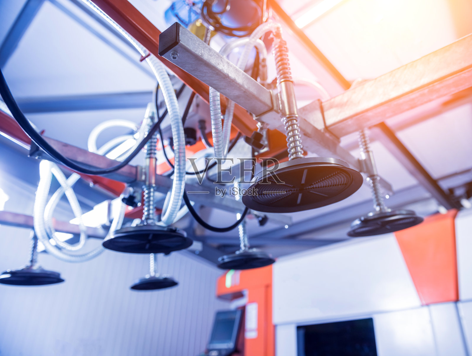 吸盘设备，用于运输大的金属片照片摄影图片