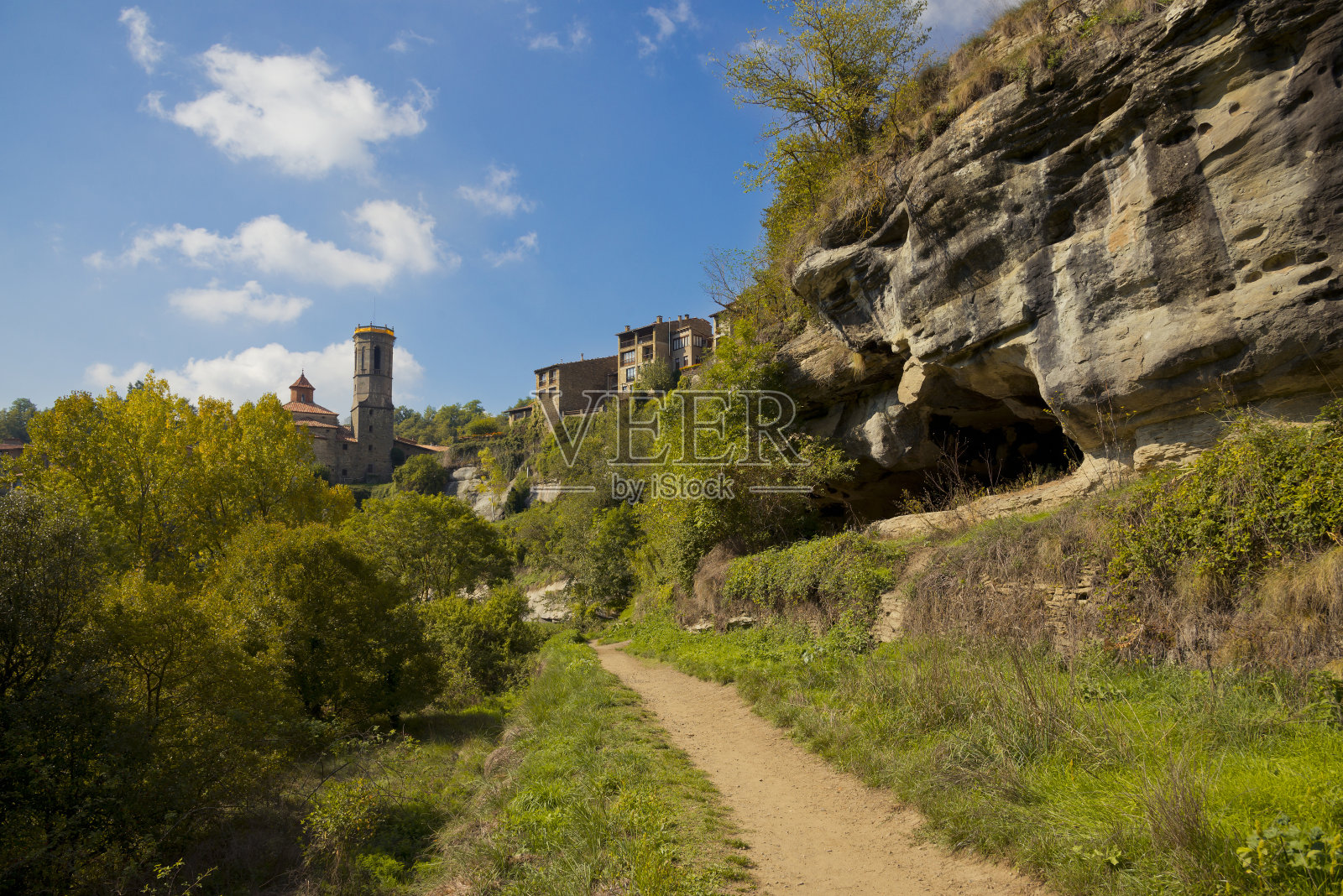 中世纪的加泰罗尼亚村庄-普鲁特，加泰罗尼亚照片摄影图片
