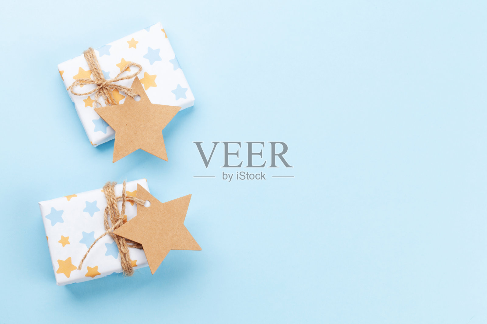 蓝色背景的圣诞礼盒照片摄影图片