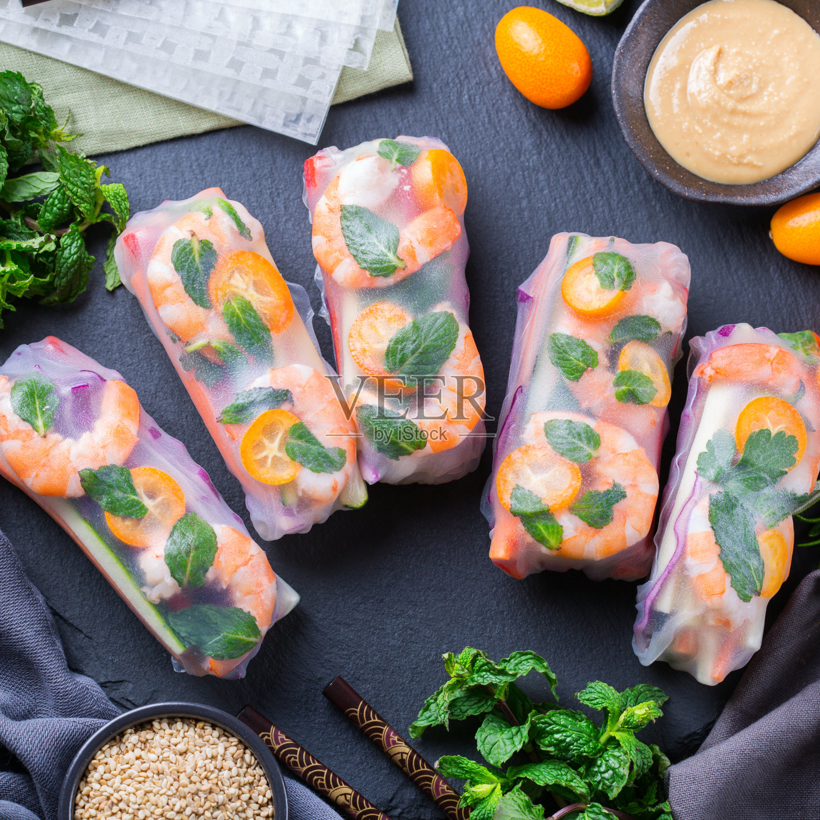 春卷或夏卷，美味的亚洲食物照片摄影图片