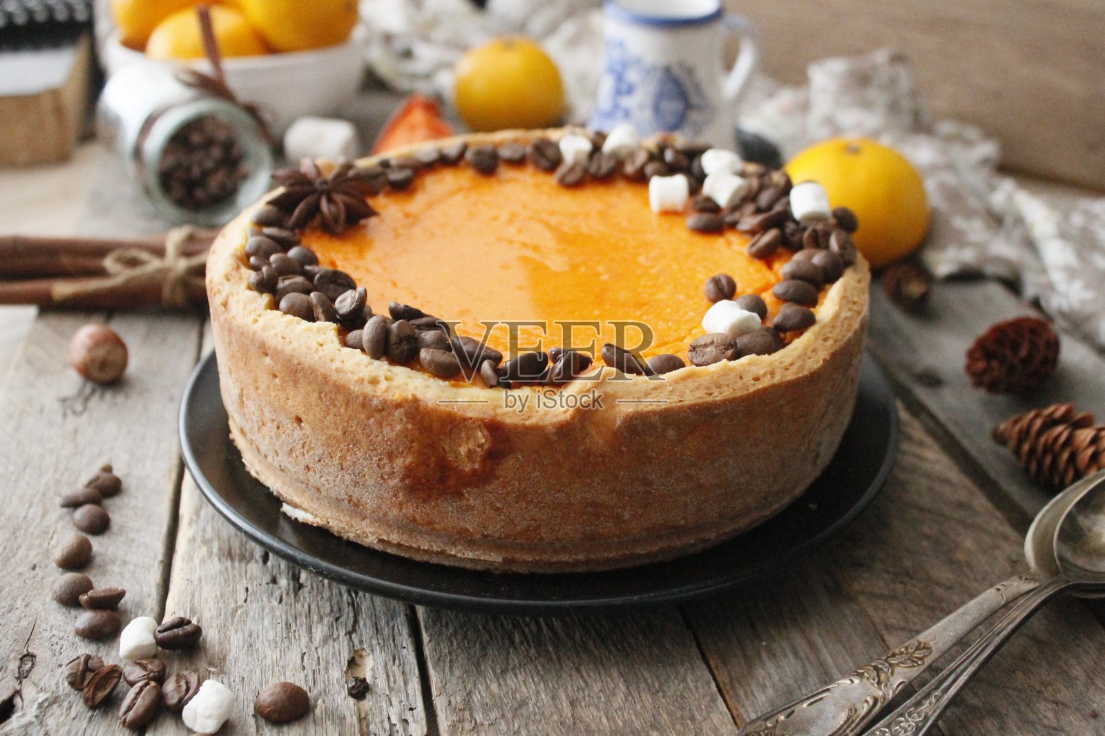 咖啡豆南瓜芝士蛋糕照片摄影图片