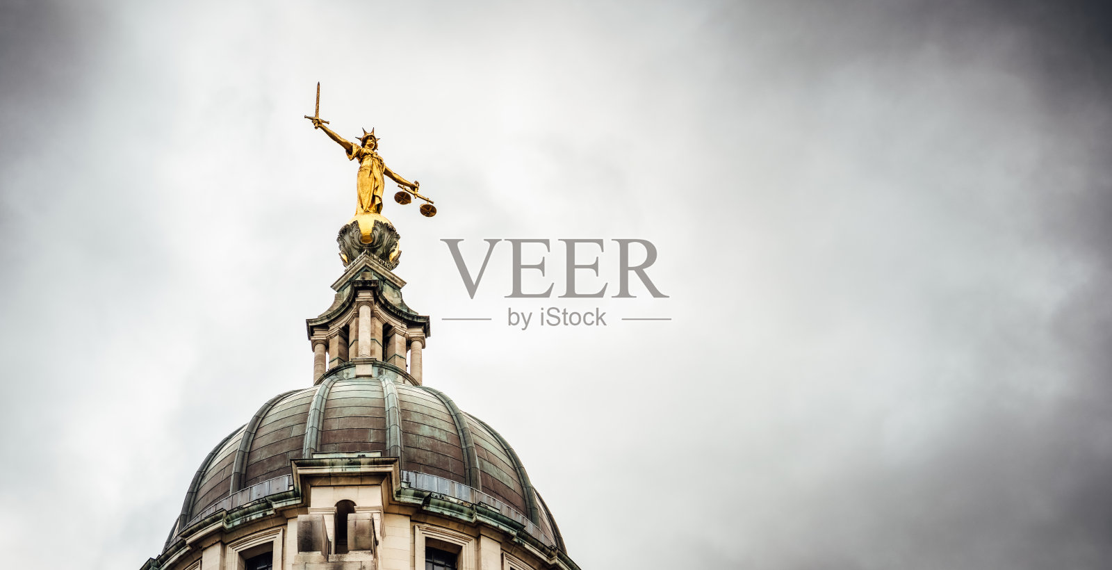 法律问题——伦敦老贝利的女法官照片摄影图片