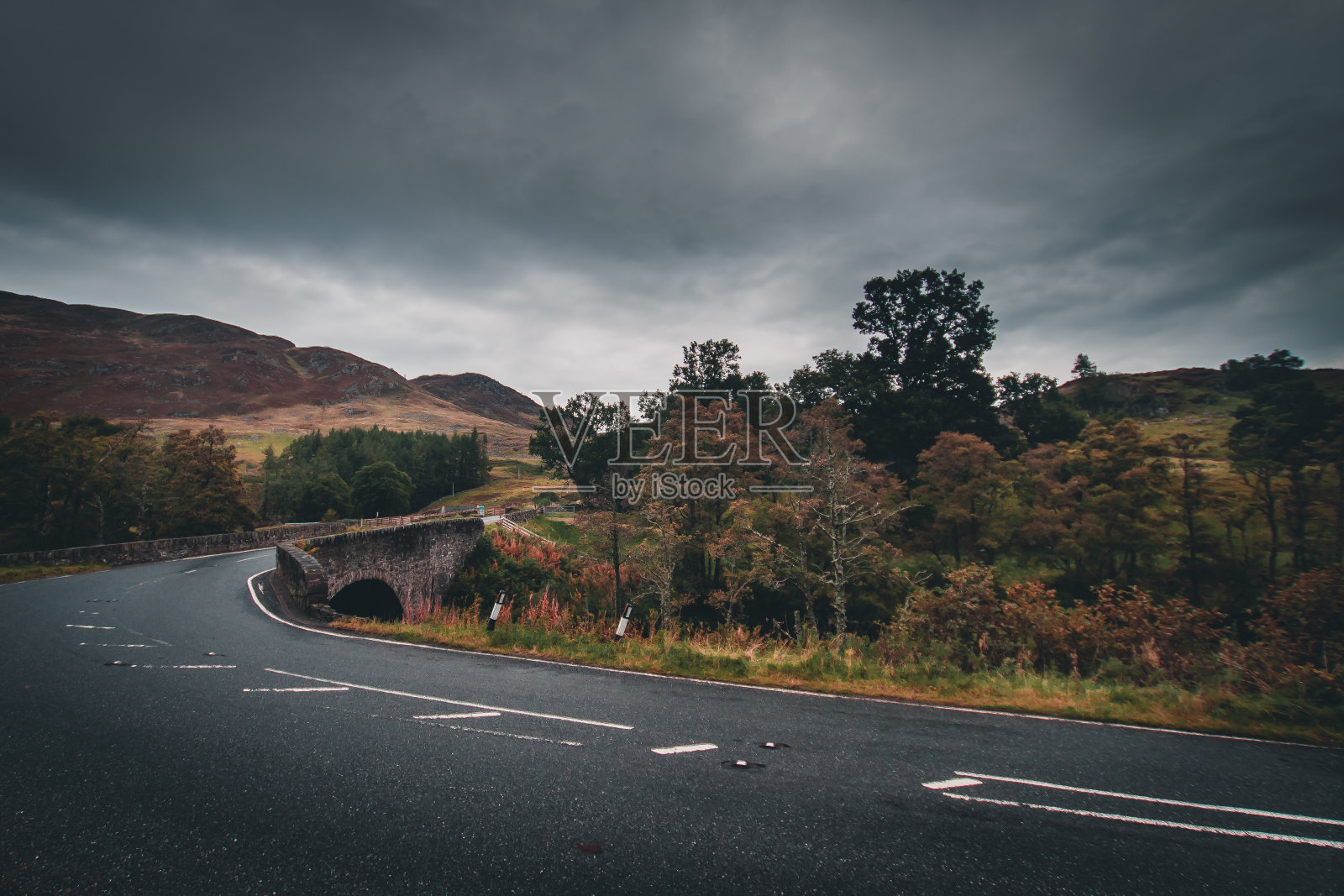 阿尔蒙德河附近的牛顿照片摄影图片