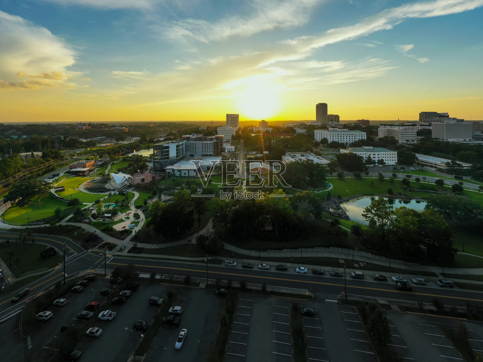 航拍日落瀑布公园市中心塔拉哈西佛罗里达美国照片摄影图片