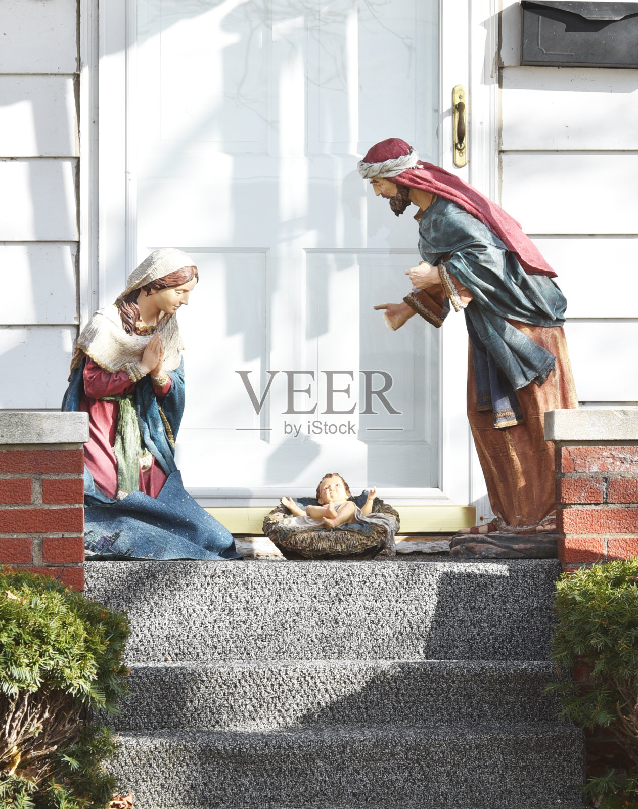 门廊上的耶稣诞生照片摄影图片