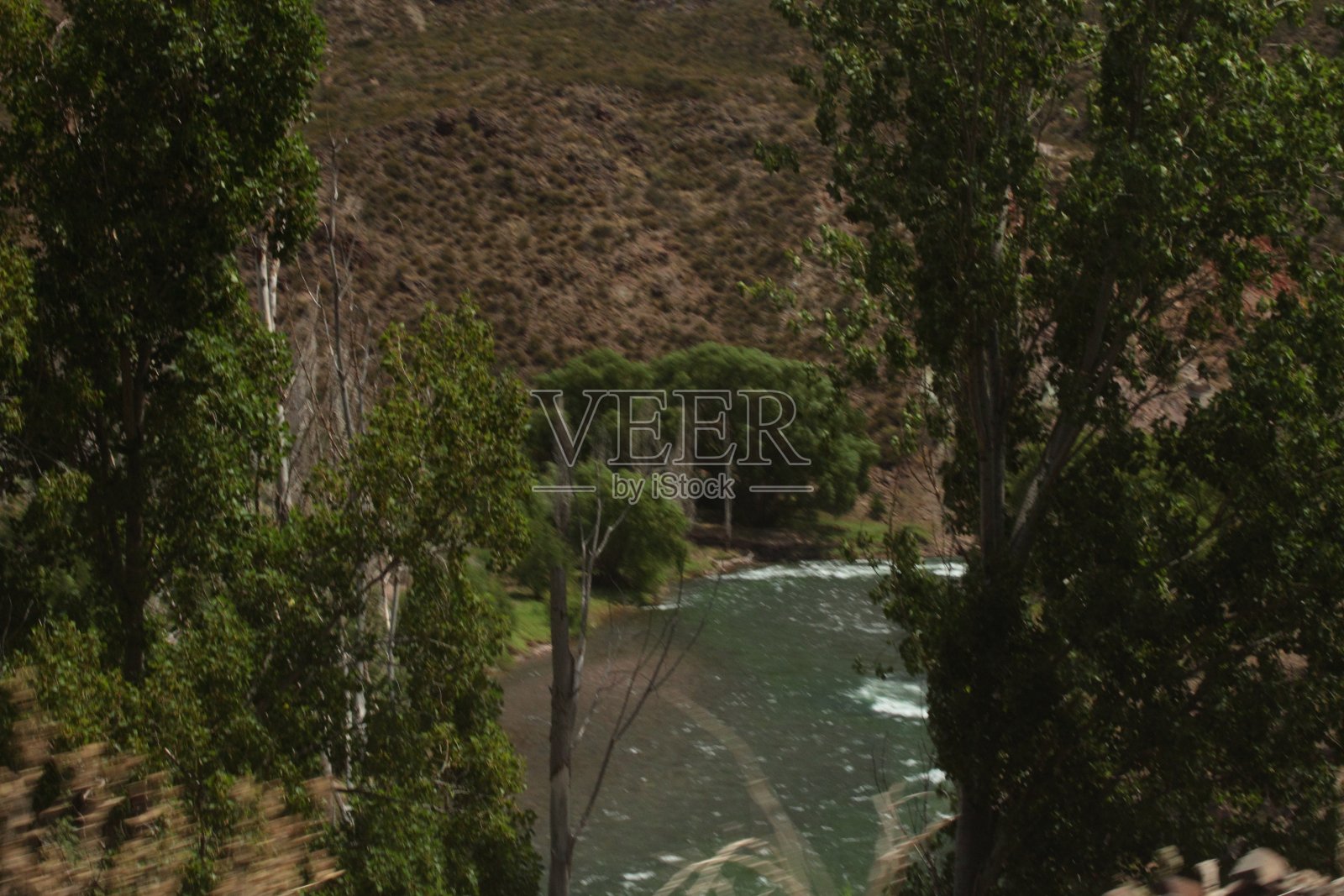 阿根廷门多萨，圣拉斐尔区格兰德谷，Cañon del Atuel的岩石山路照片摄影图片