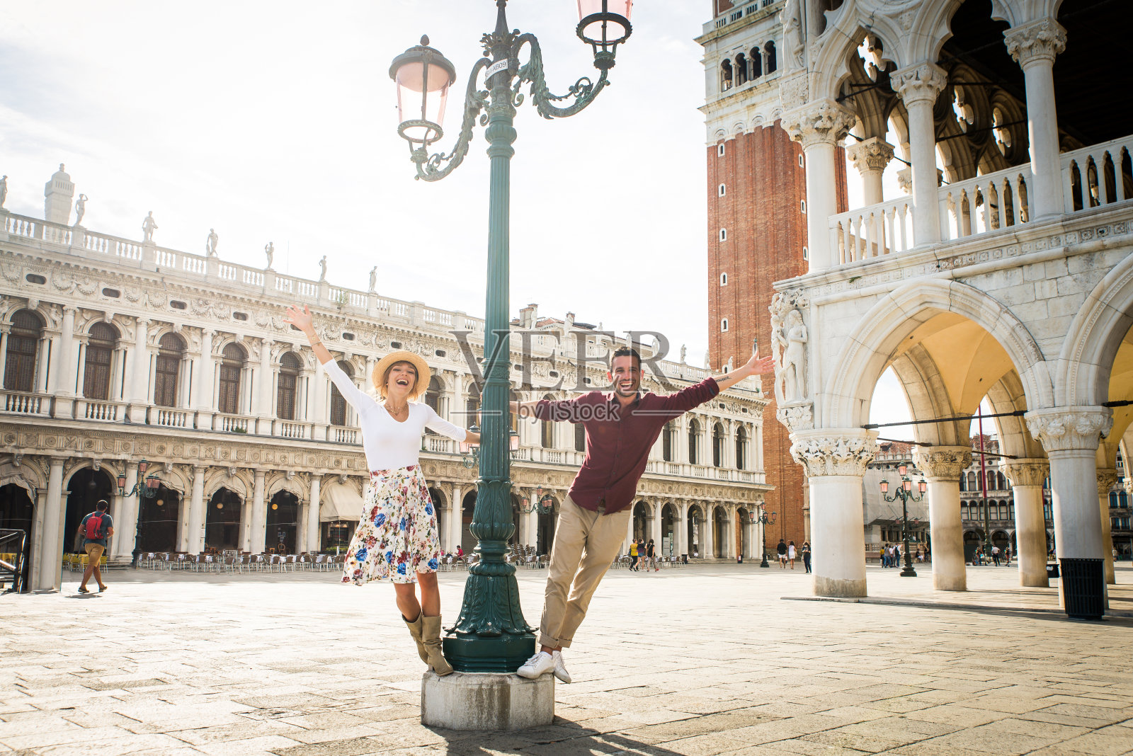 一对在意大利威尼斯旅游的夫妇照片摄影图片