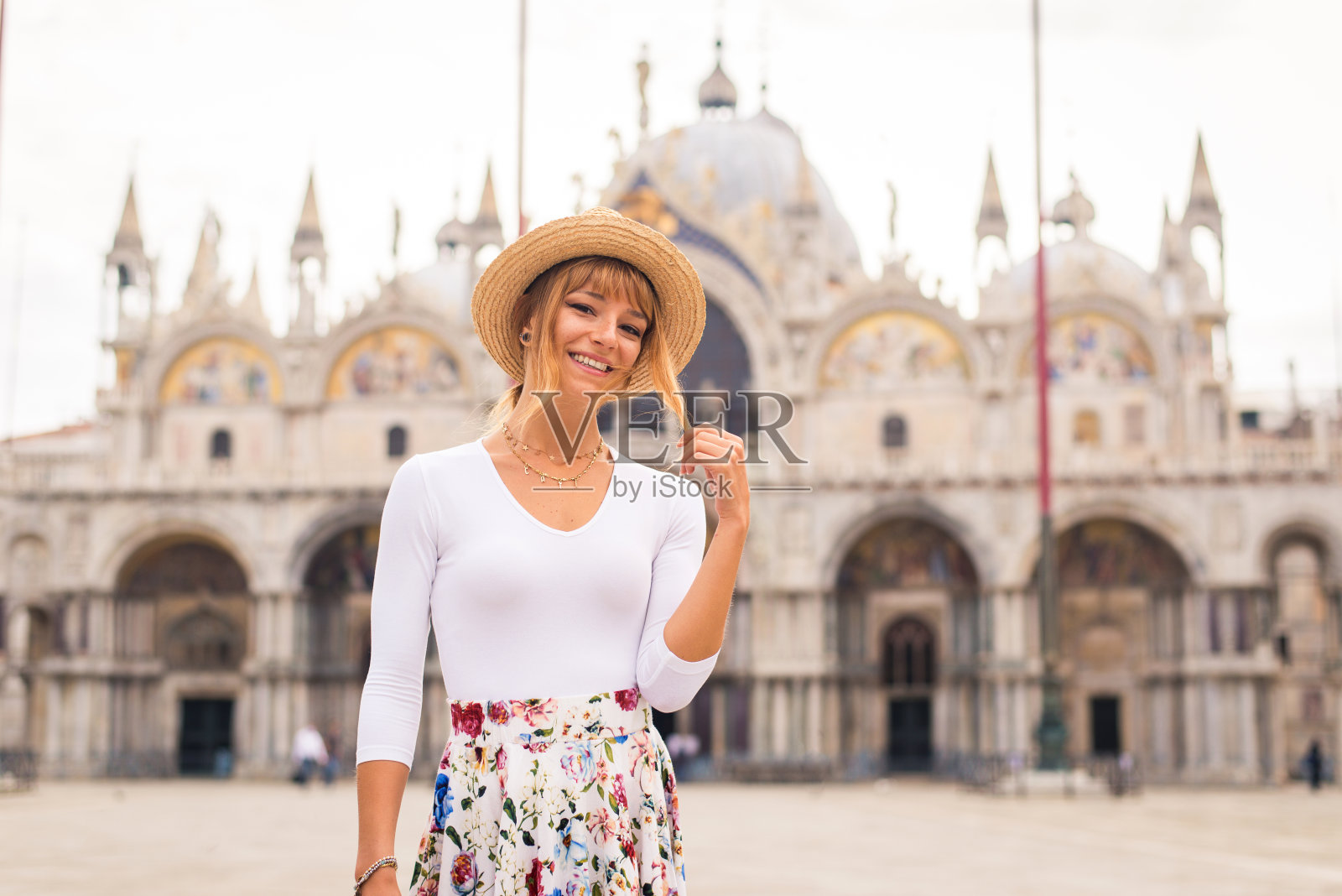 在意大利威尼斯旅行的女人照片摄影图片