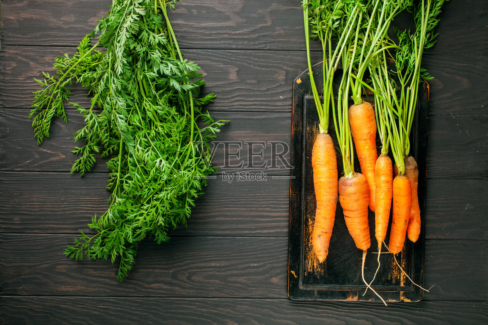 新鲜的胡萝卜和绿叶照片摄影图片