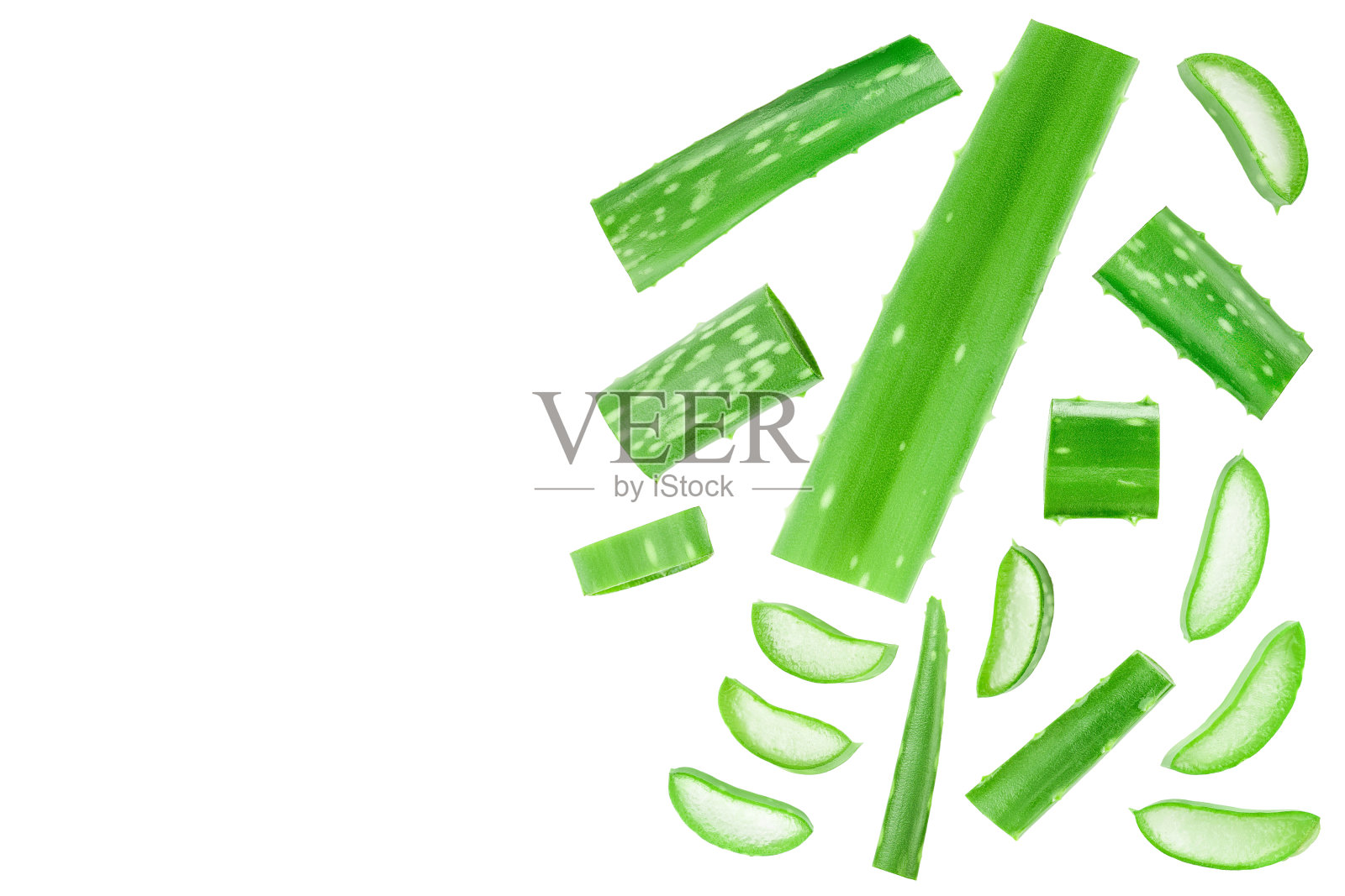 芦荟与切片孤立的白色背景与复制空间为您的文本。前视图。平的。照片摄影图片