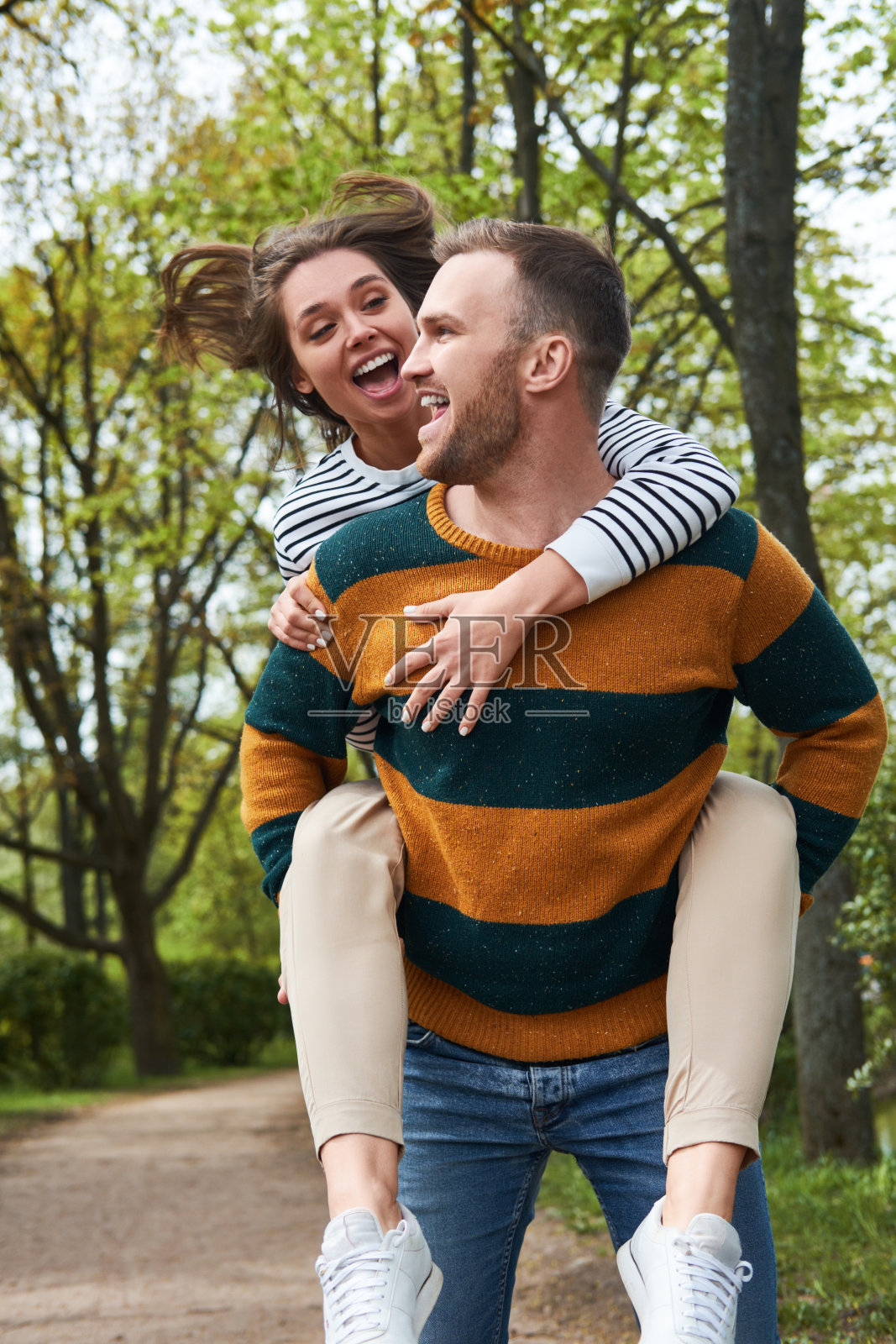 浪漫捎带骑照片摄影图片