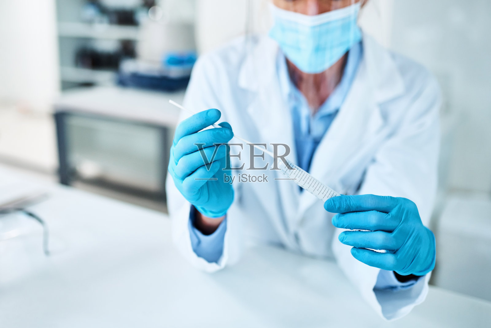 需要用棉签进行进一步检测照片摄影图片