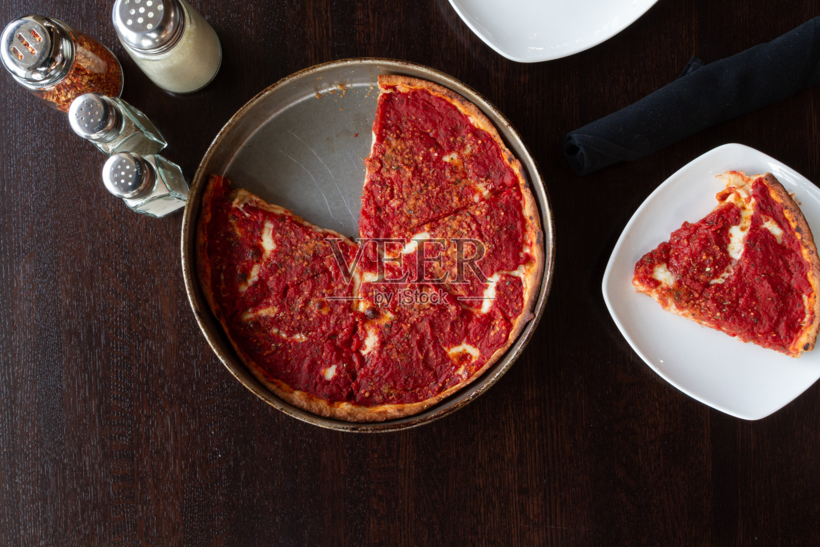 披萨在表照片摄影图片