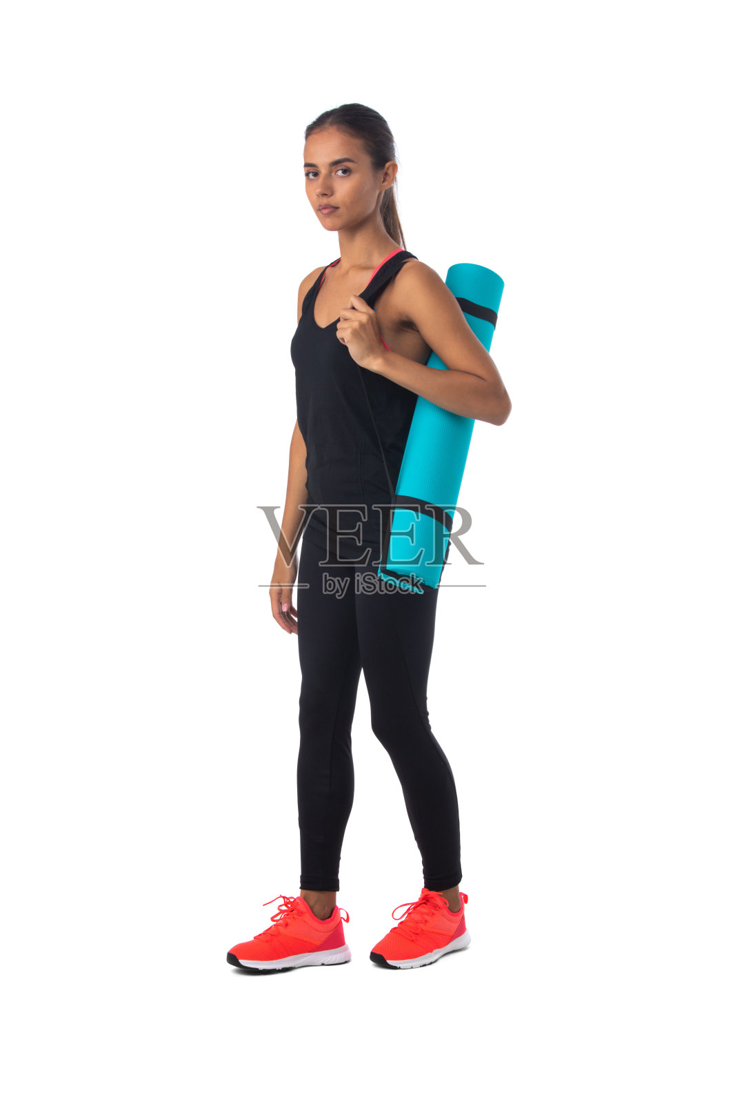 带体操垫的健身女孩照片摄影图片