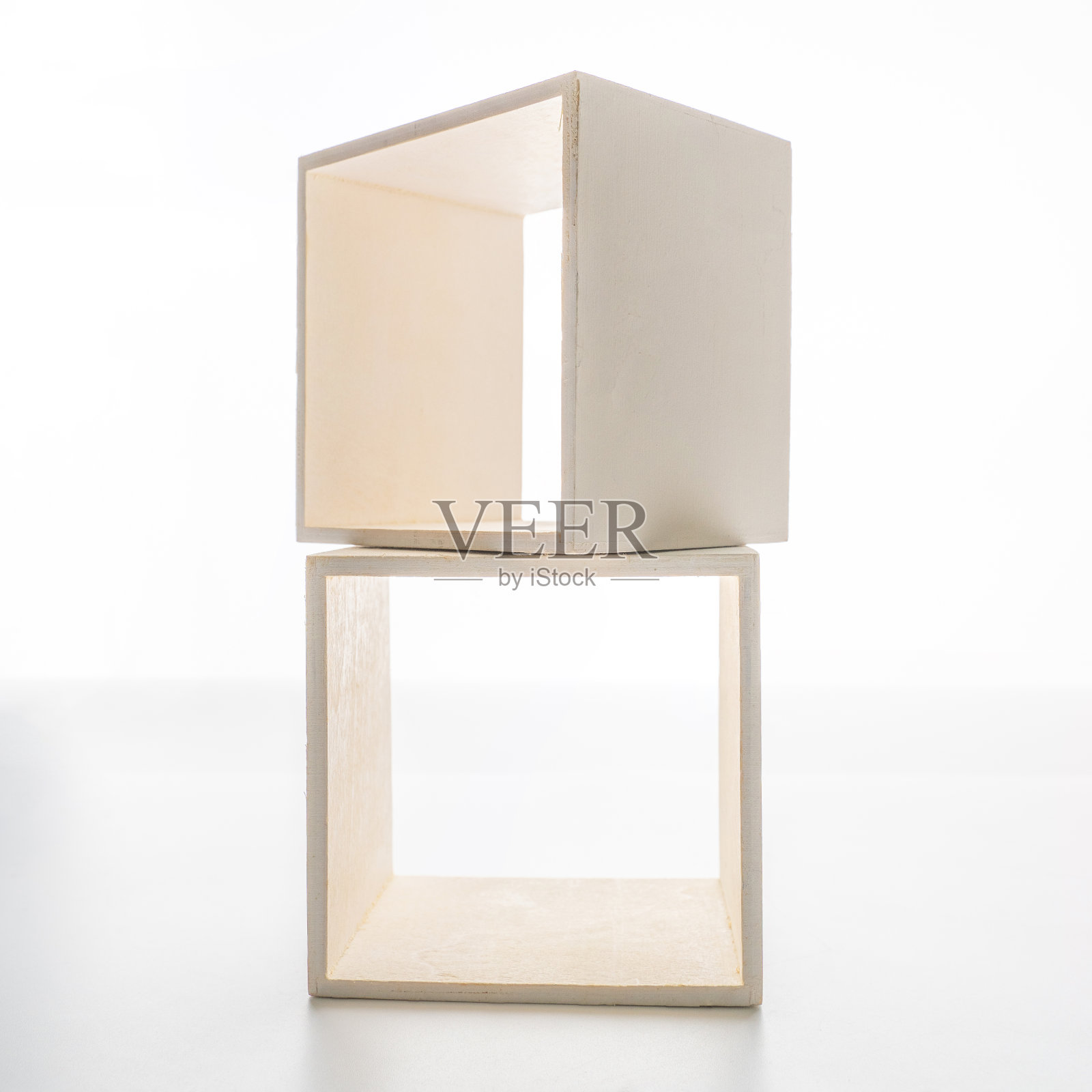 简单的盒子显示模型定制在白色的背景照片摄影图片