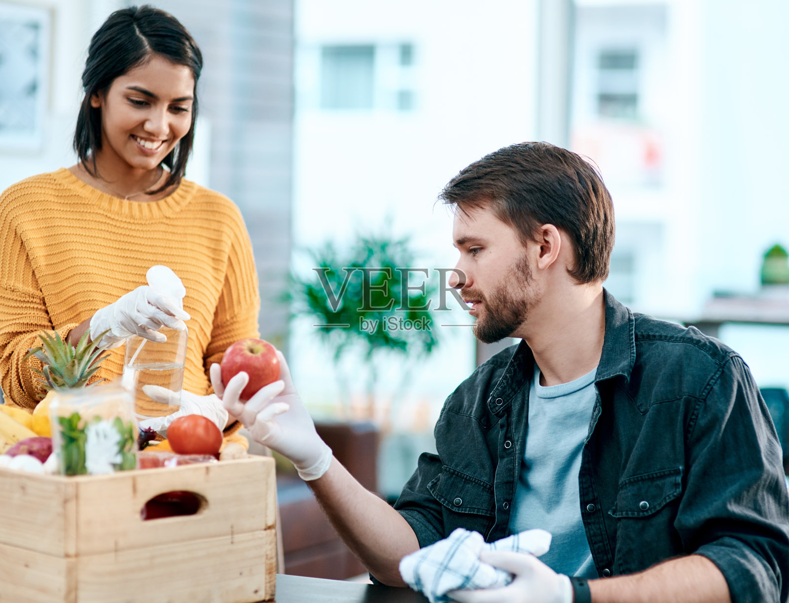 危机时刻需要格外小心照片摄影图片