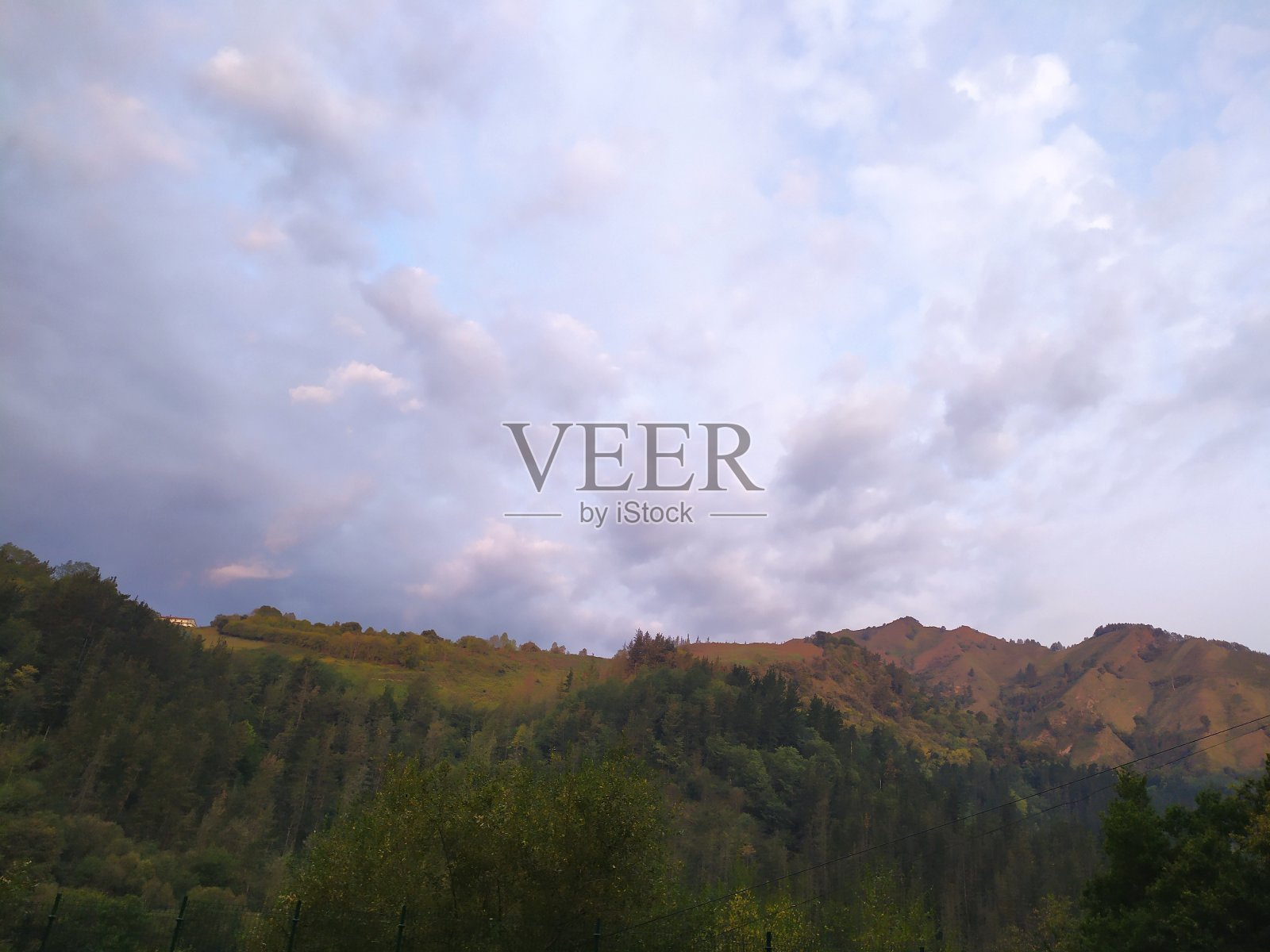 巴斯克地区艾巴尔的阿拉特山照片摄影图片