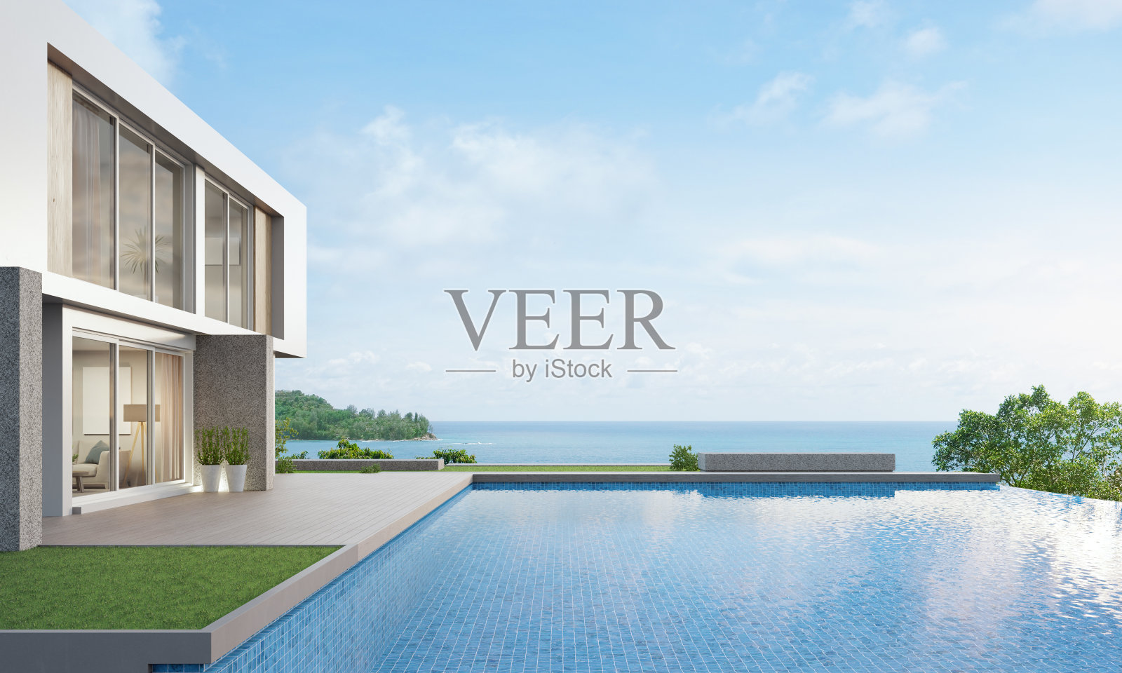 空旷的室外木地板露台靠近游泳池和绿色草地花园在现代海滩别墅或豪华别墅。照片摄影图片